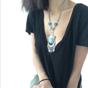 low v-neck black too